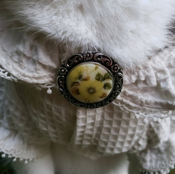 Vintage Mid-Century Cameo Floral Dress Clip - Picture 5 of 7